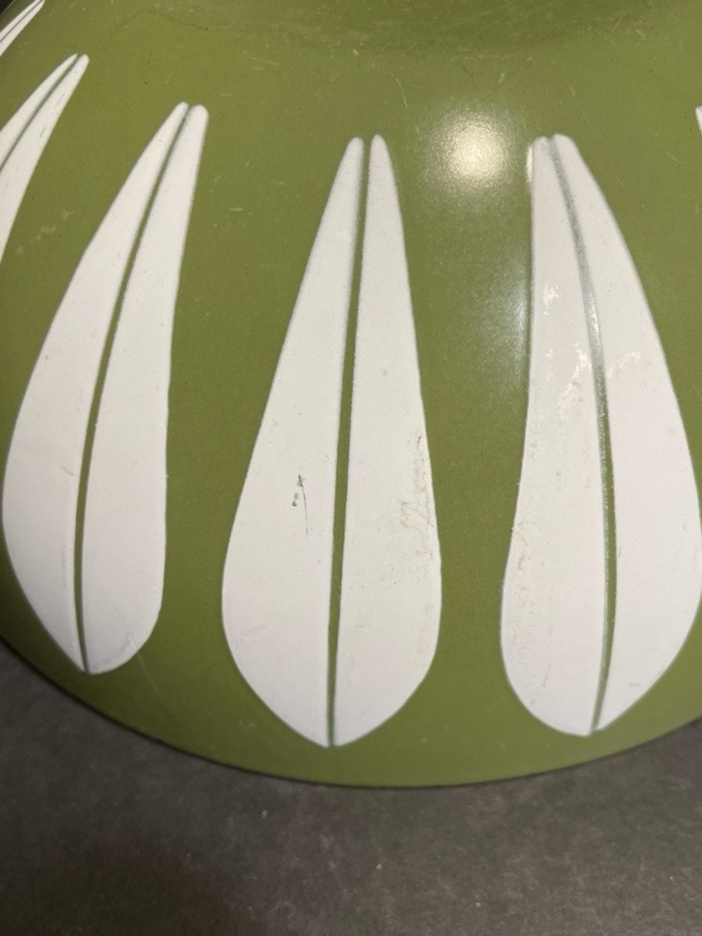 Cathrineholm Avacado Green with White Lotus Pattern Enamelware Large Bowl - Picture 3 of 3